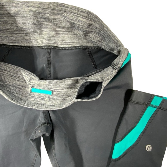 Lululemon Women's Black and Teal Capri Leggings - Picture 4 of 6